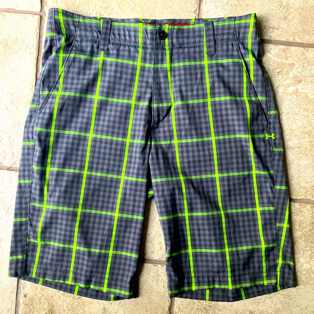 UA Under Armour Men’s Shorts Multi-colored. Men’s 32. Chino style. 10” inseam